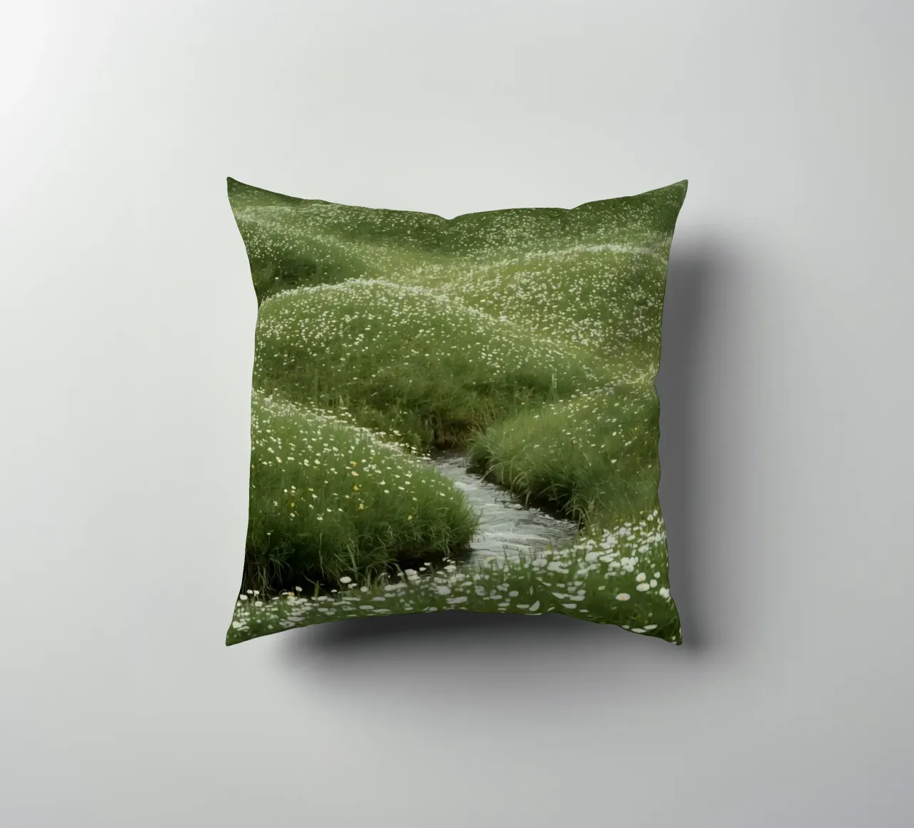 Ruscello attraverso un prato di fiori selvatici cuscino da DesignDoodle