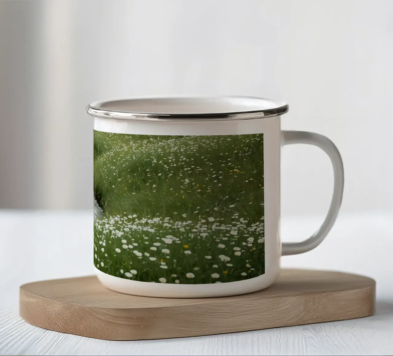 Ruscello attraverso un prato di fiori selvatici tazza in smalto da DesignDoodle