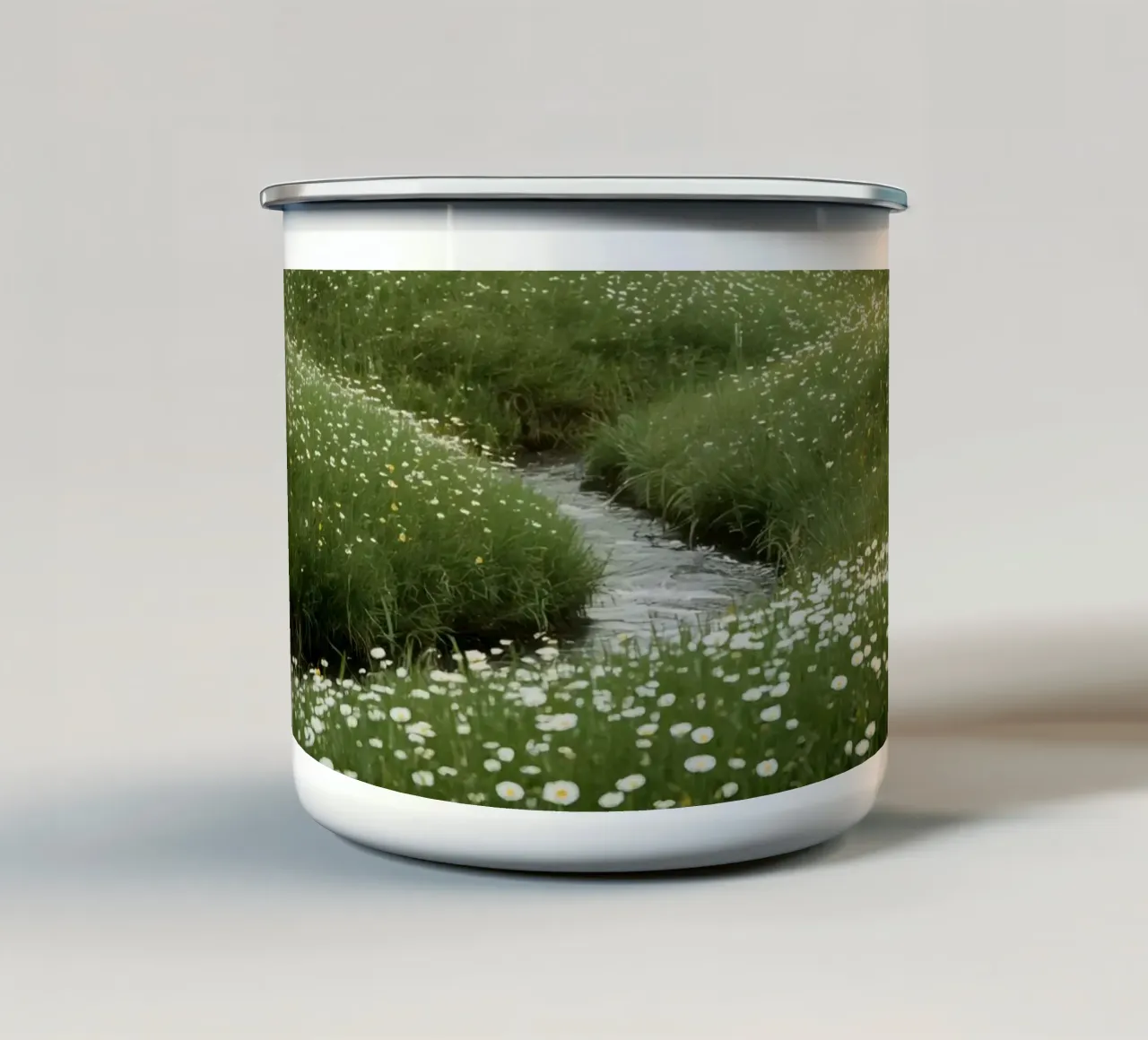Ruscello attraverso un prato di fiori selvatici tazza in smalto da DesignDoodle