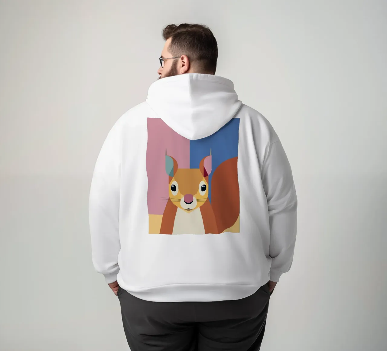 Eichhörnchen Close-up – Herbstportrait Bauhaus inspiriert Hoodie von DARIA IVANOVNA