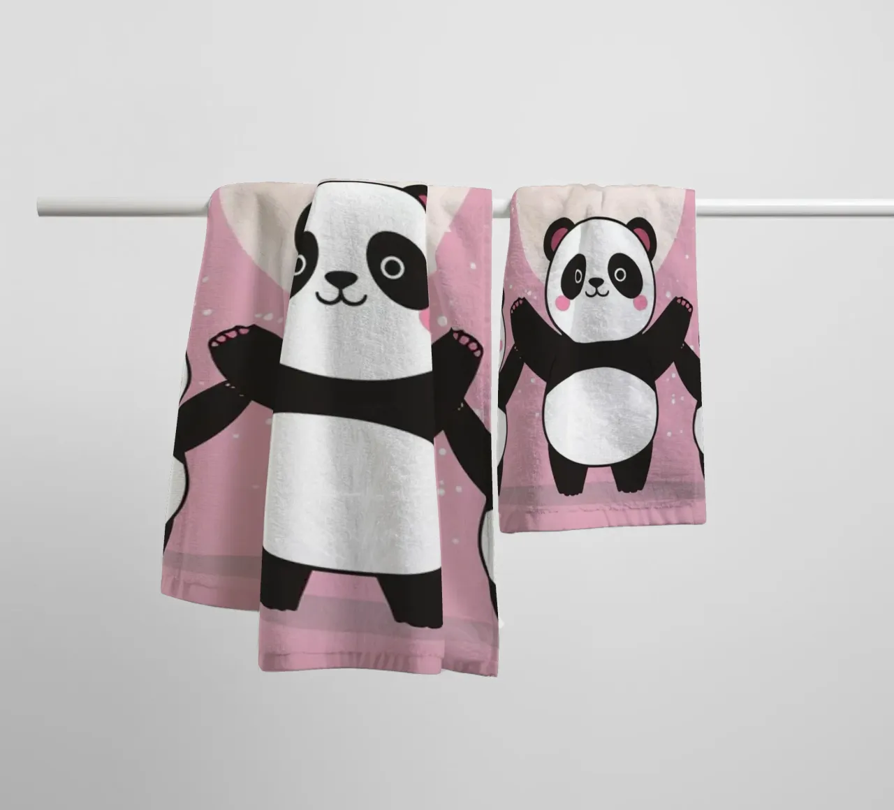 Amour mignon Trois pandas et une lune avec des cœurs serviette de bain de DesignDoodle