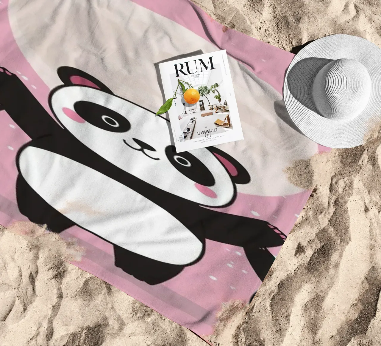 Amour mignon Trois pandas et une lune avec des cœurs serviette de plage de DesignDoodle