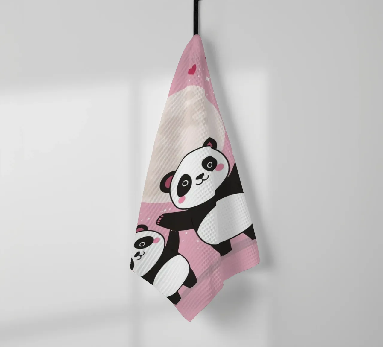 Amour mignon Trois pandas et une lune avec des cœurs torchon de DesignDoodle