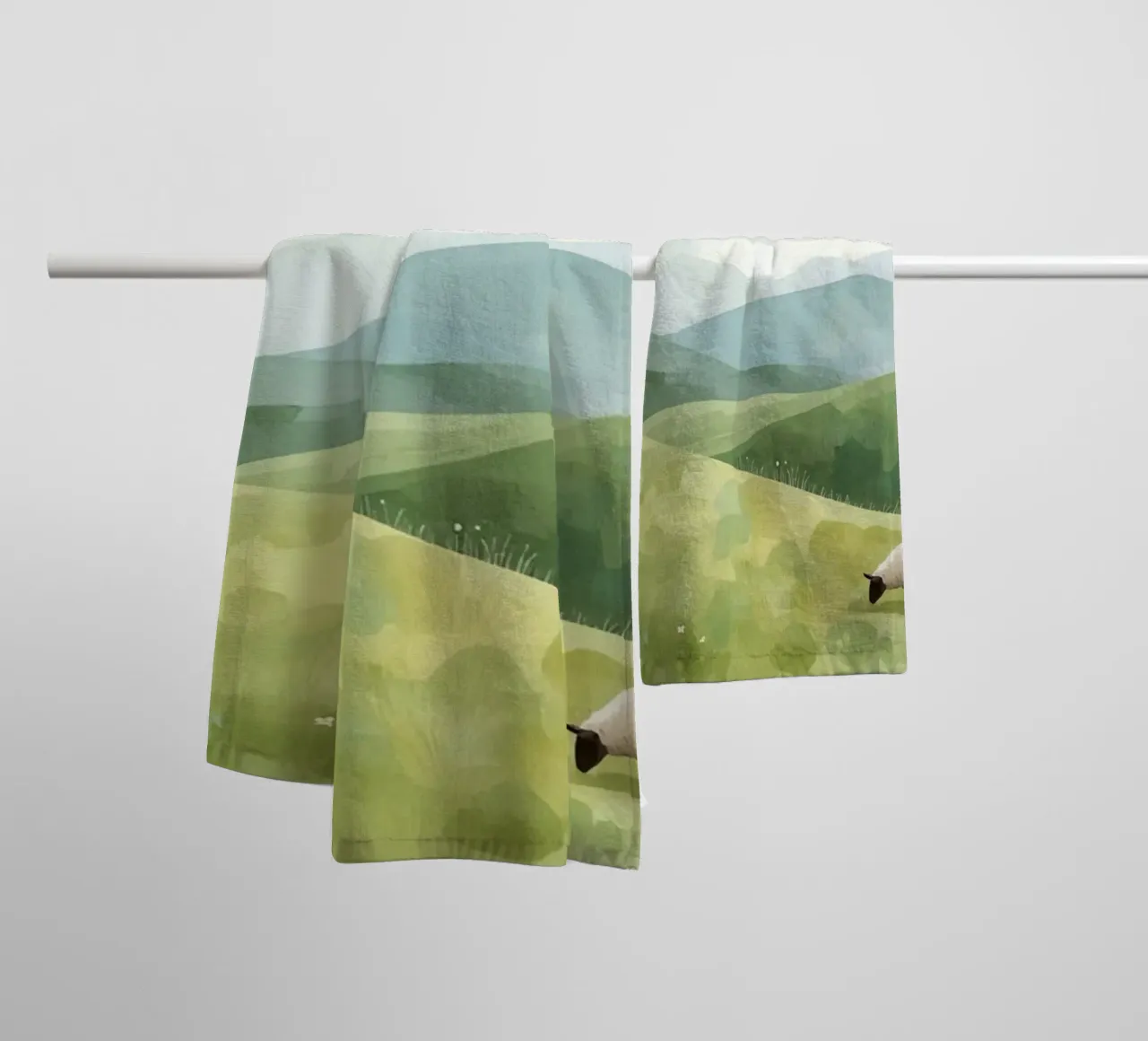 Due pecore al pascolo in un paesaggio collinare asciugamano da bagno da DesignDoodle