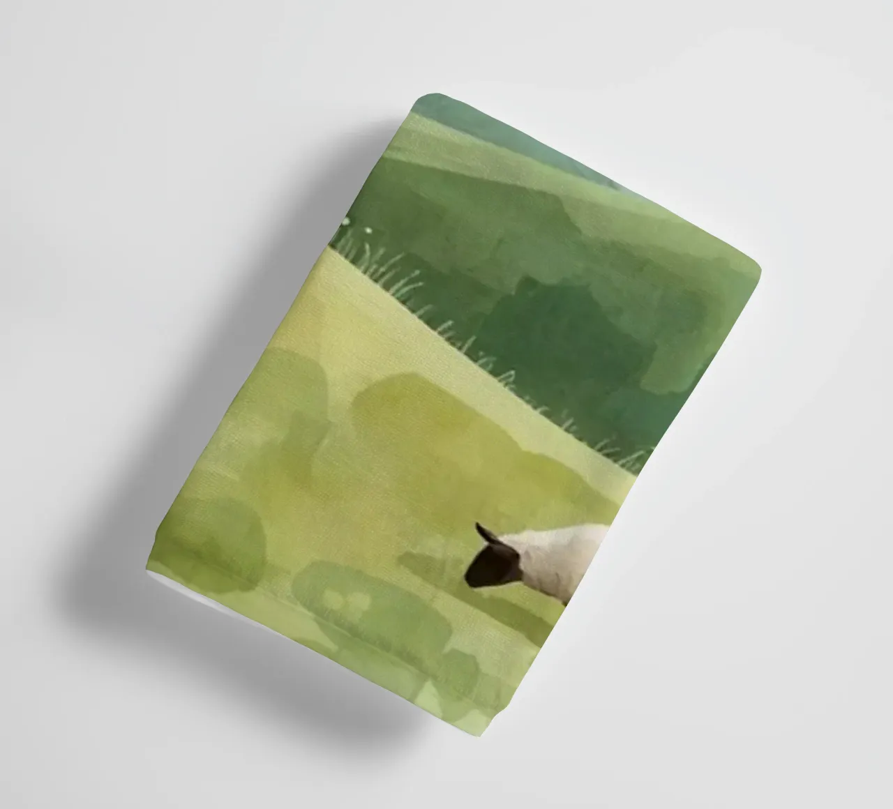 Due pecore al pascolo in un paesaggio collinare asciugamano da bagno da DesignDoodle