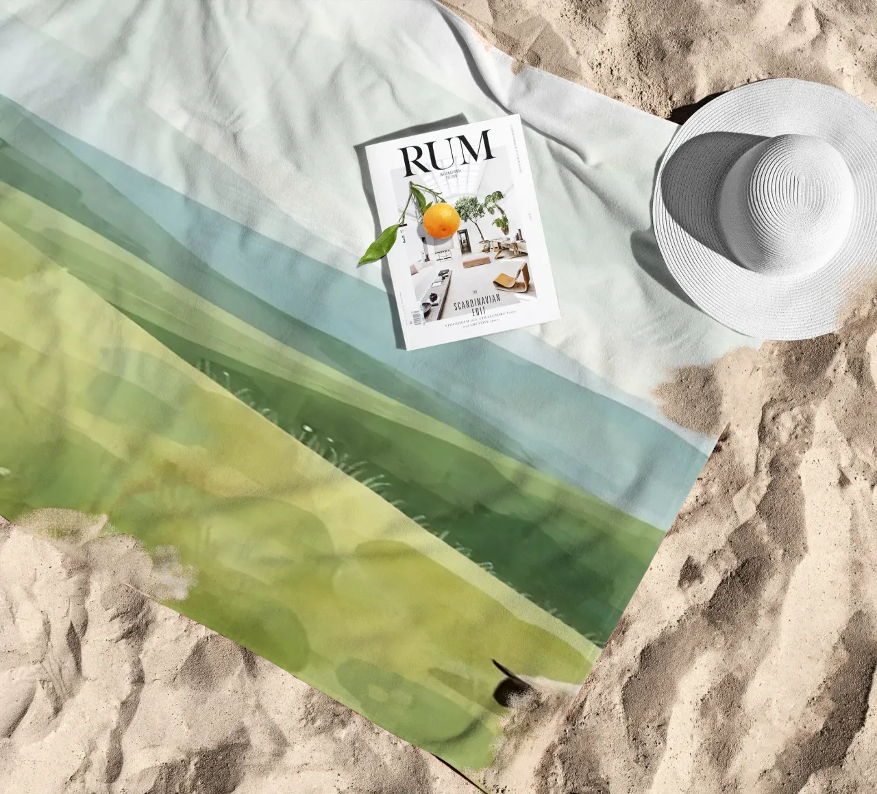 Due pecore al pascolo in un paesaggio collinare telo mare da DesignDoodle