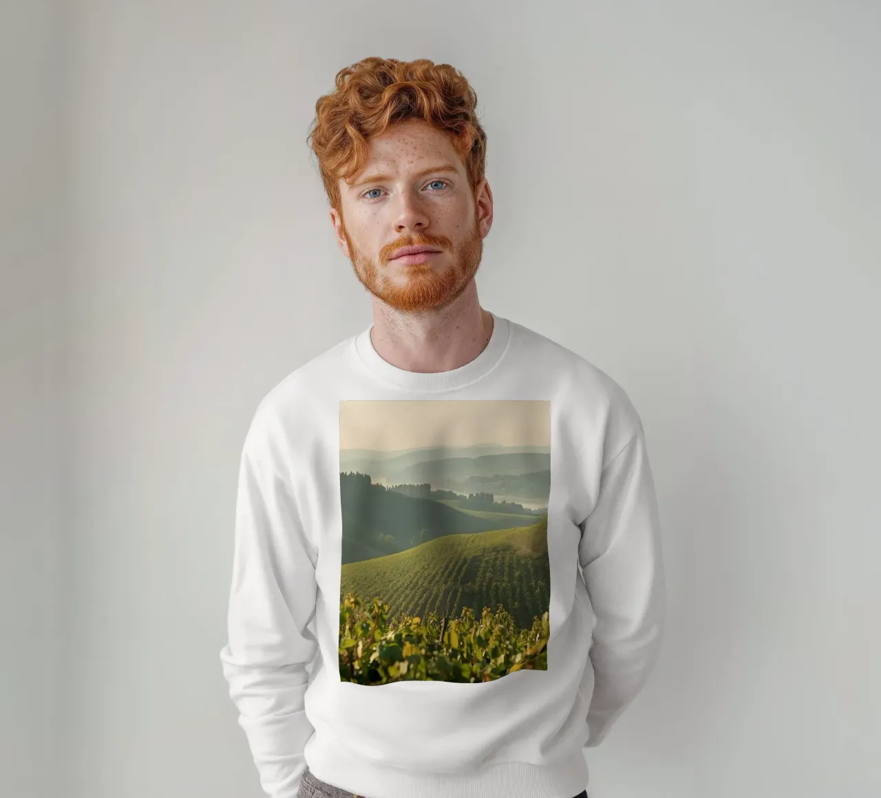 Colline del vigneto all'alba felpa da DesignDoodle