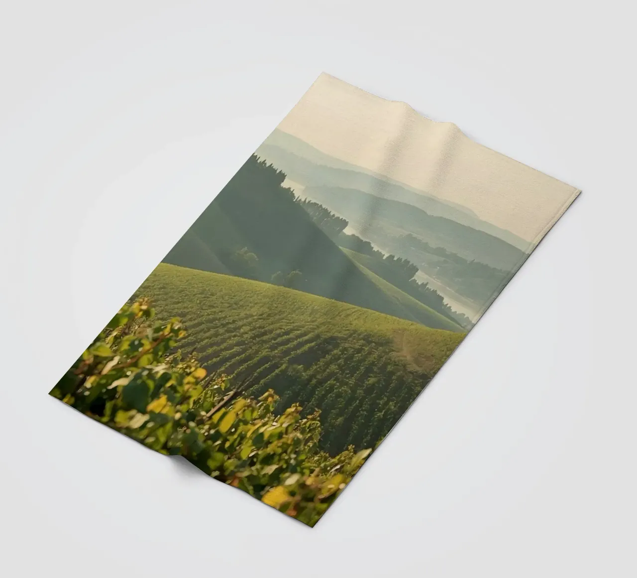 Colline del vigneto all'alba coperta in pile da DesignDoodle