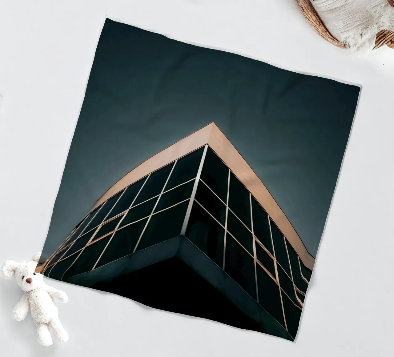 Edificio di luce coperta in pile da Earthly Visions