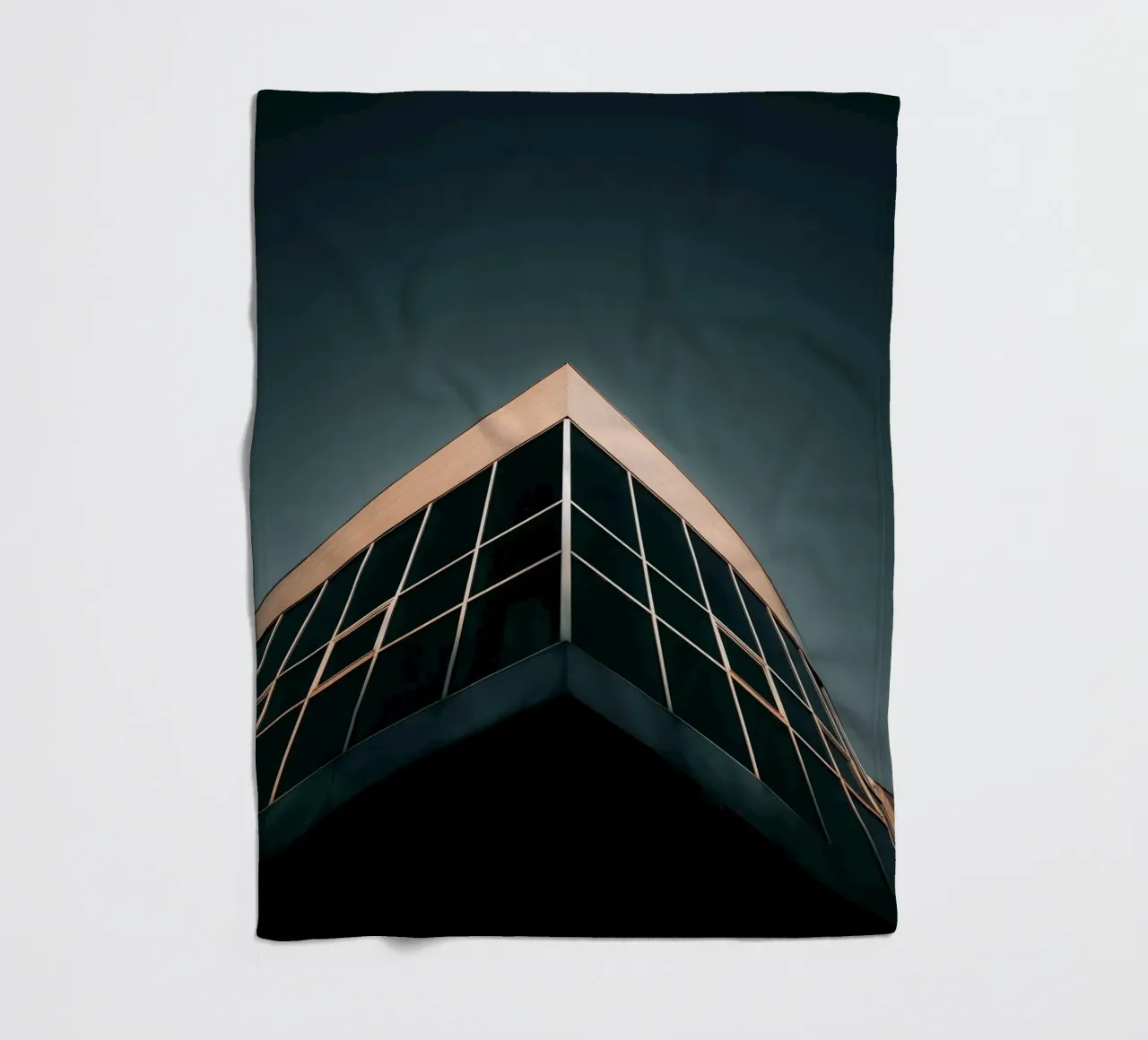 Edificio di luce coperta in pile da Earthly Visions