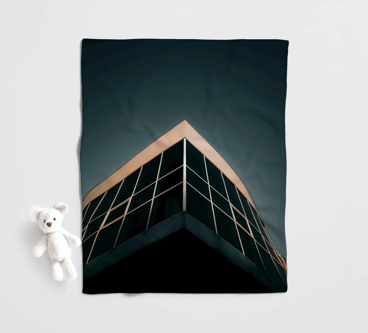 Edificio di luce coperta in pile da Earthly Visions