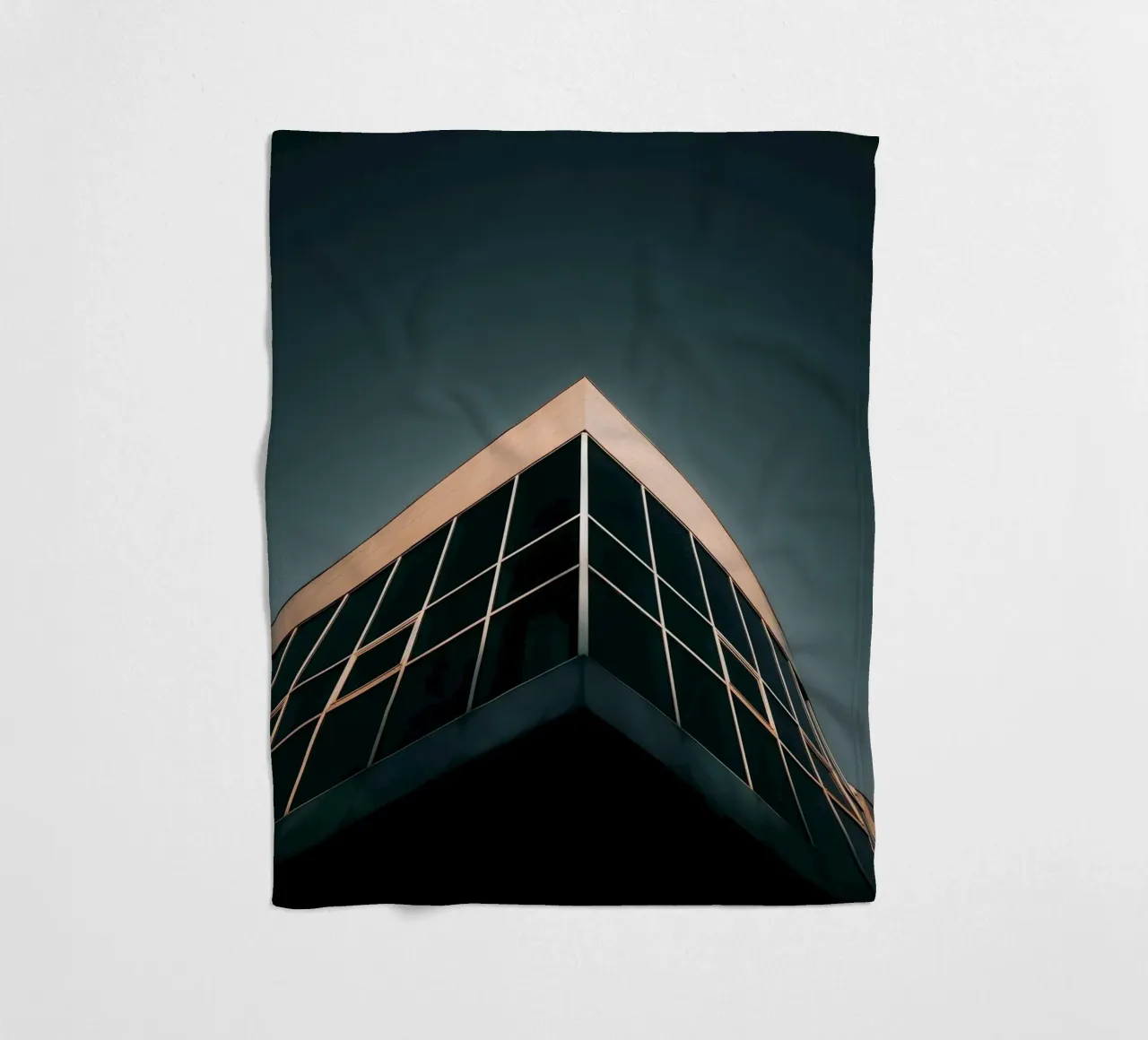 Edificio di luce coperta in pile da Earthly Visions