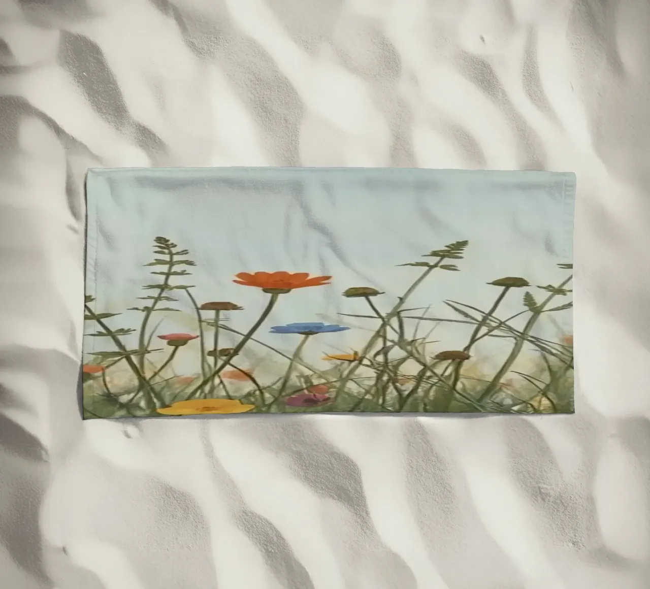 Fiori selvatici e mezzaluna telo mare da DesignDoodle