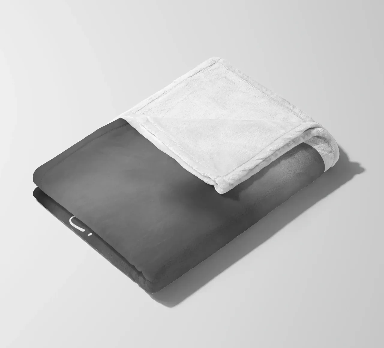 Un fiore di prato in bianco e nero con la scritta coperta in pile da Something for you