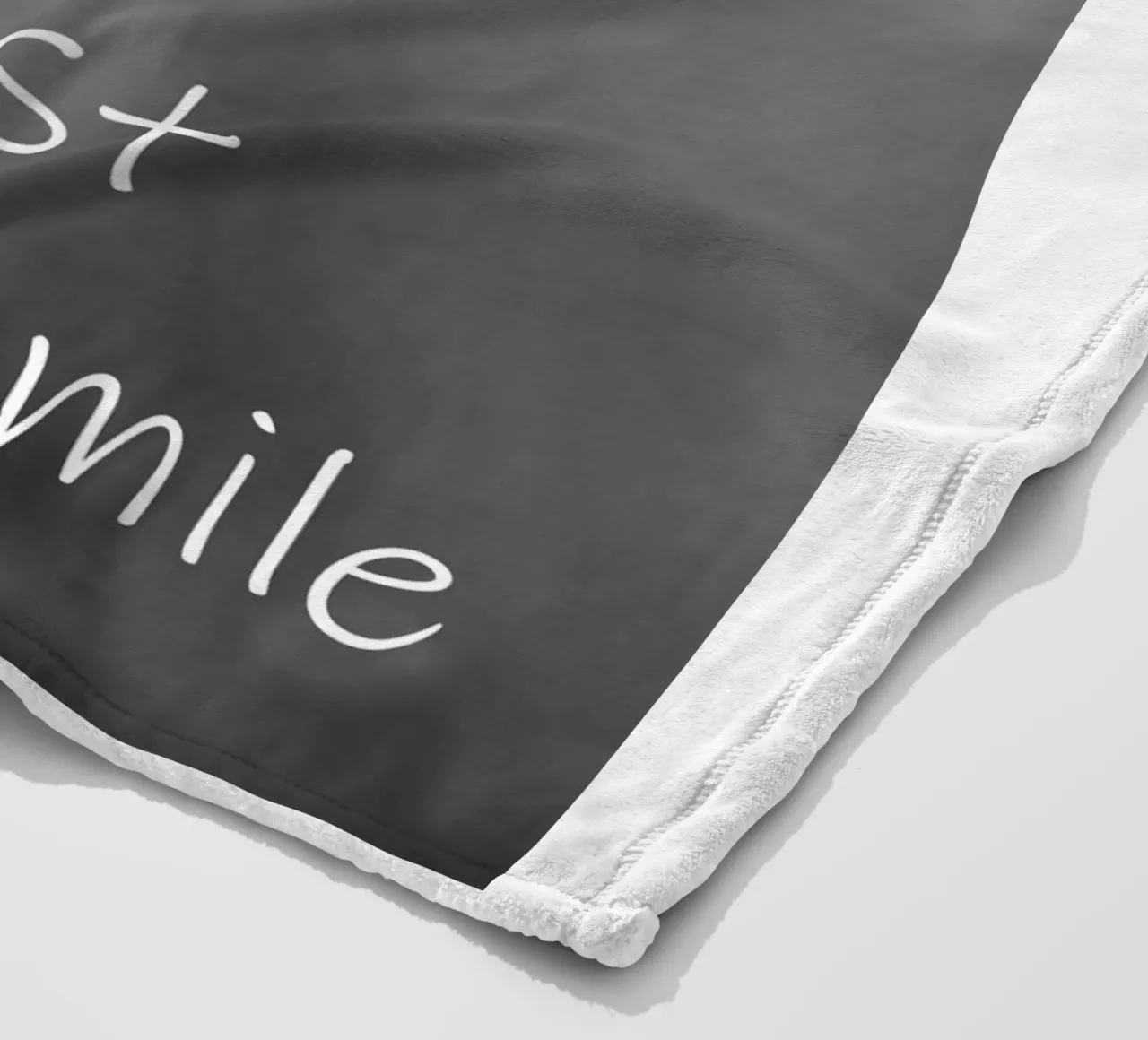 Un fiore di prato in bianco e nero con la scritta coperta in pile da Something for you