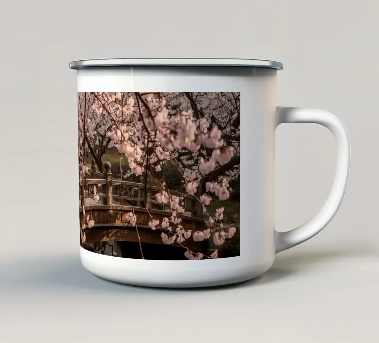 Ponte ad arco in legno con fiori di ciliegio in fiore tazza in smalto da DesignDoodle