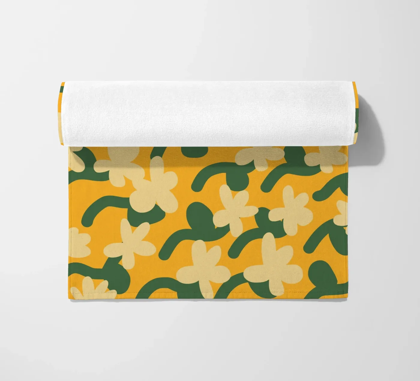 Yellow flower repeat pattern Strandtuch von Little Dean