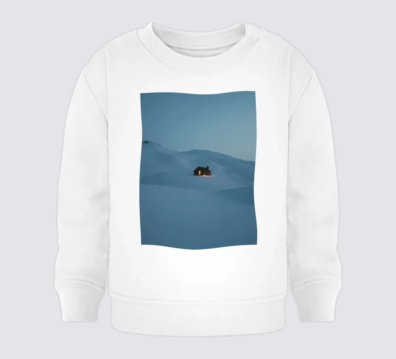Cabina di legno in un paesaggio coperto di neve felpa neonato da DesignDoodle