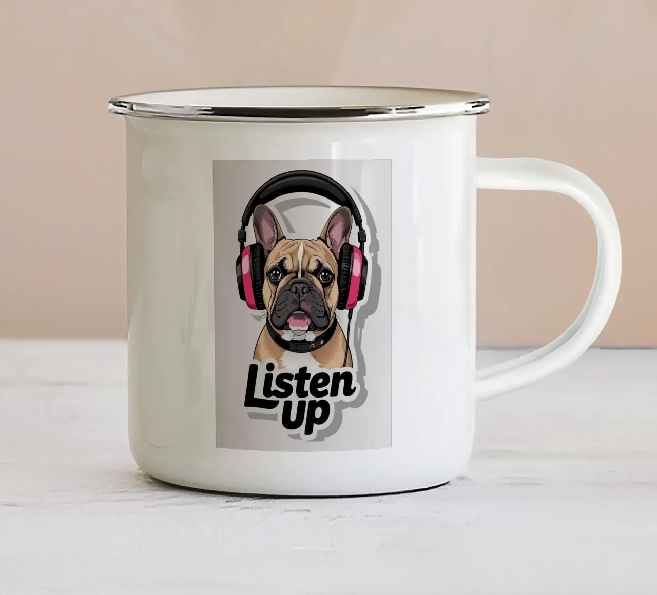 Bulldog con cuffie - Ascoltate tazza in smalto da Alexander Wilson