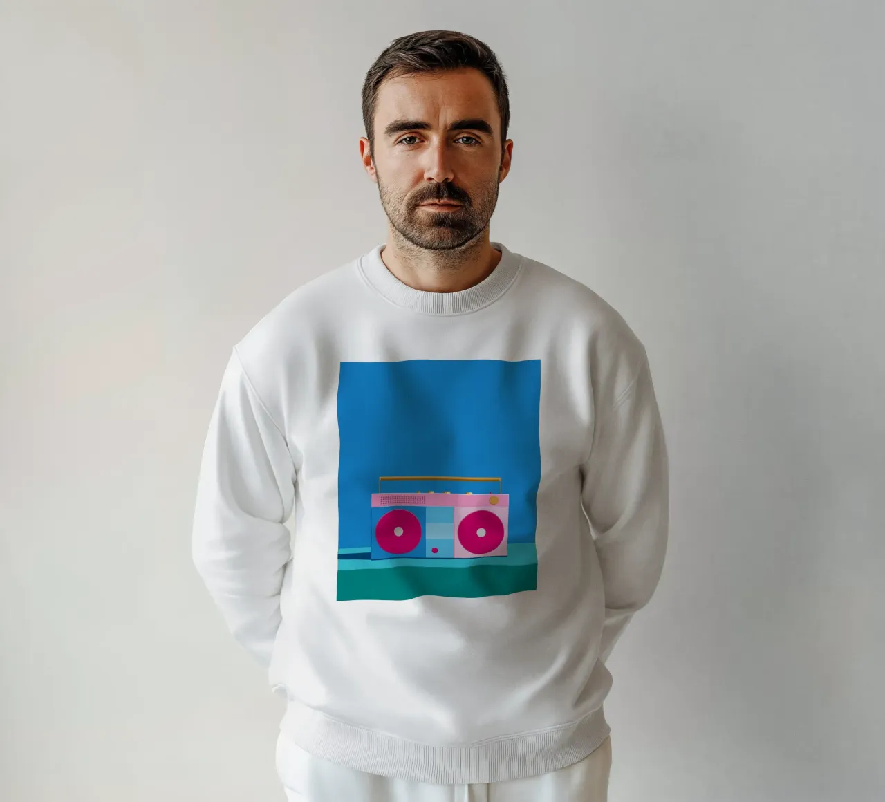 Retro Ghettoblaster Colourblocking Sweatshirt von DARIA IVANOVNA