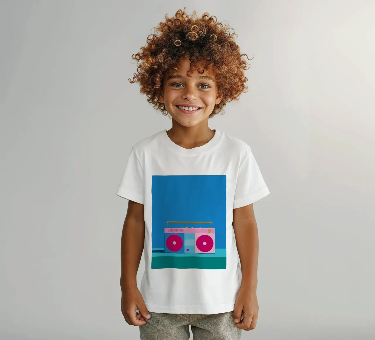Retro Ghettoblaster Colourblocking t-shirt bambini da DARIA IVANOVNA
