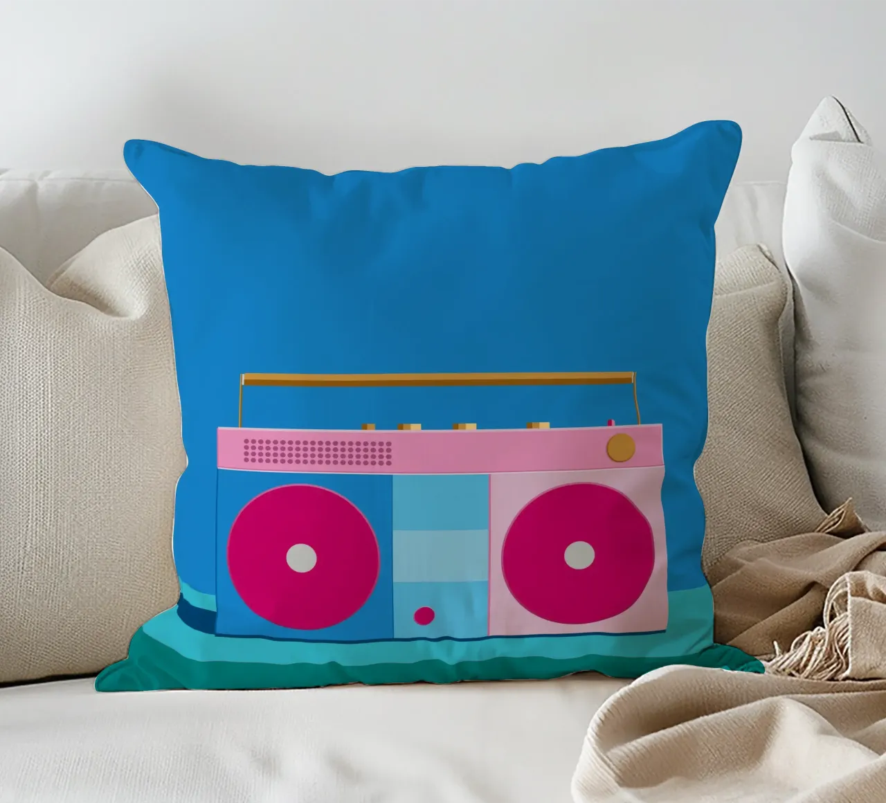 Retro Ghettoblaster Colourblocking cuscino da DARIA IVANOVNA