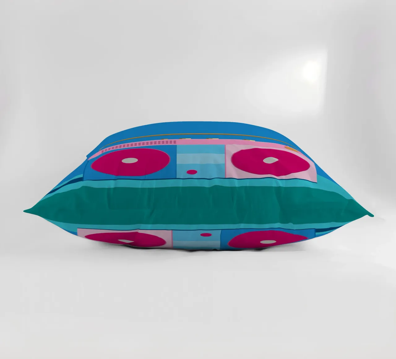 Retro Ghettoblaster Colourblocking cuscino da DARIA IVANOVNA