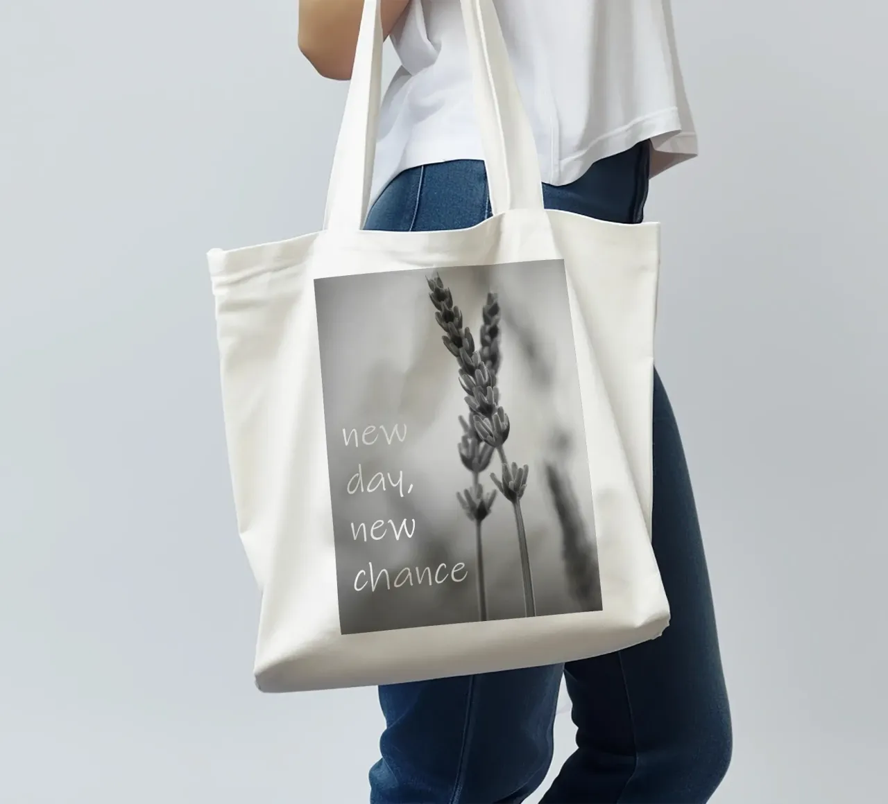 Fiore di prato in bianco e nero con scritta borsa in juta da Something for you