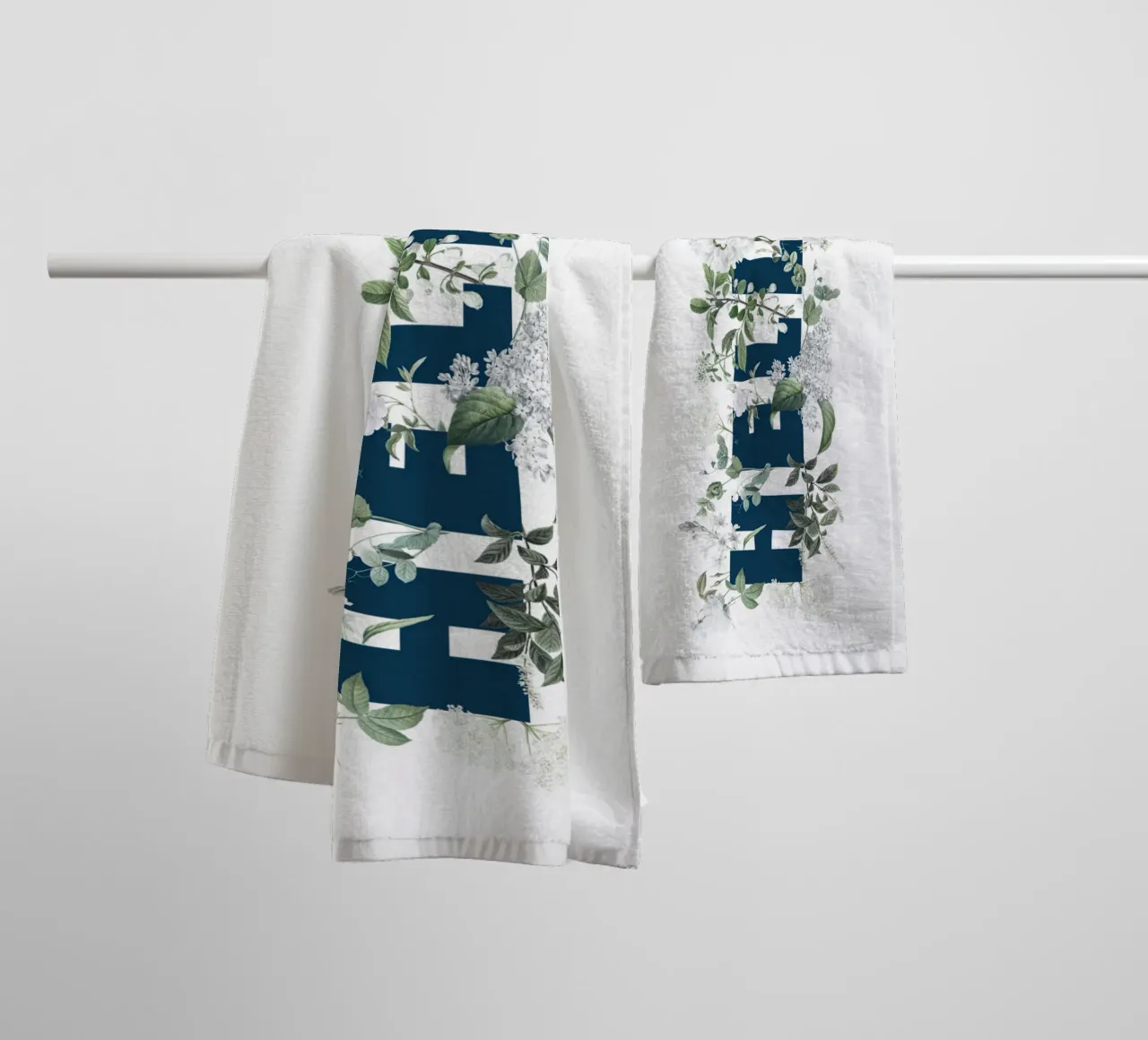 Ciao Fiori e Insetti Blu Bianco asciugamano da bagno da Studio Frances M