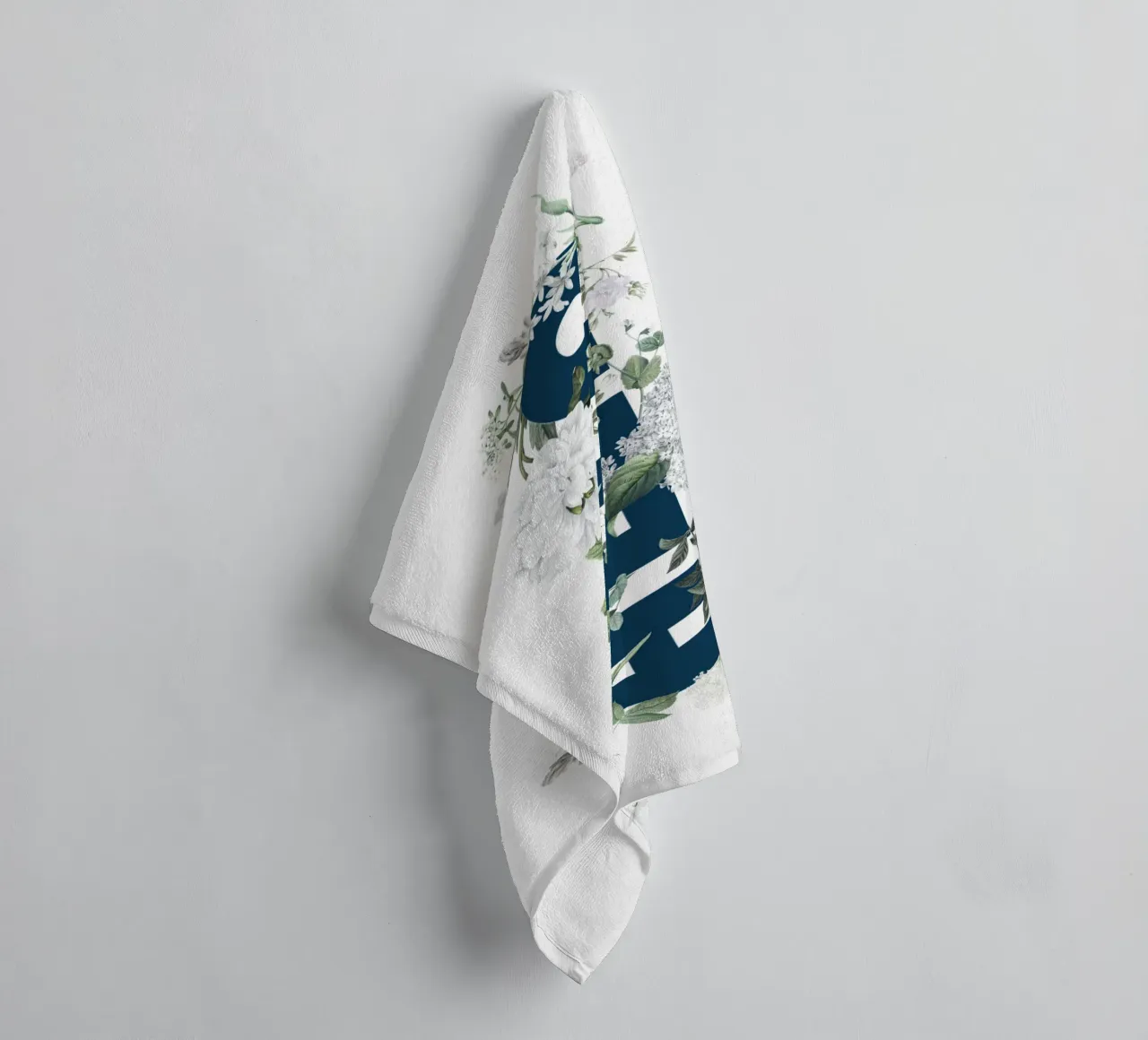 Ciao Fiori e Insetti Blu Bianco asciugamano da bagno da Studio Frances M