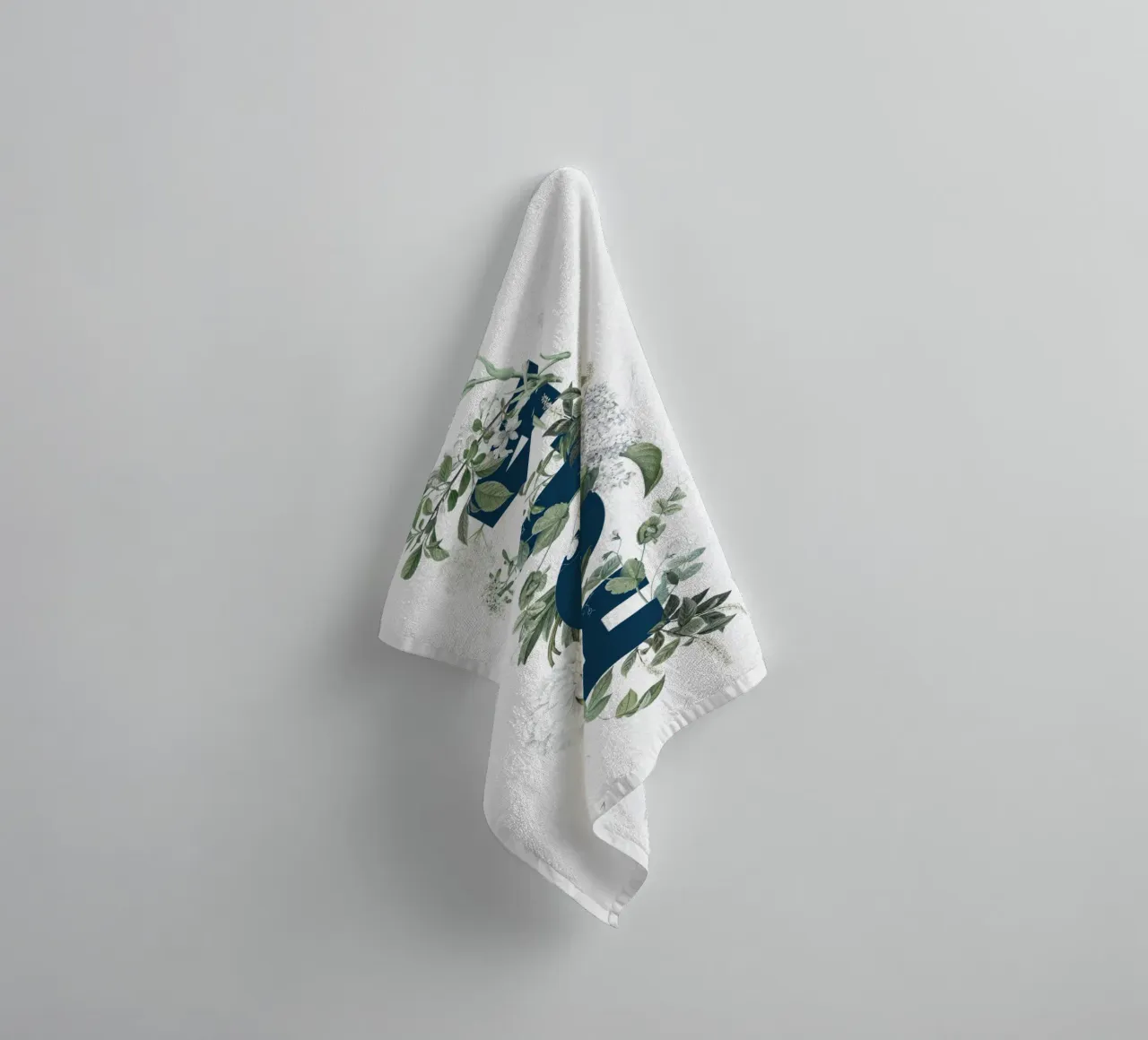 Hola Fiori e Insetti Blu Bianco asciugamano da bagno da Studio Frances M