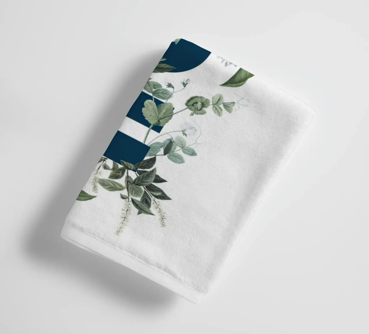 Hola Fiori e Insetti Blu Bianco asciugamano da bagno da Studio Frances M