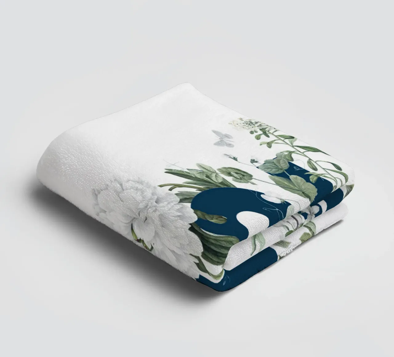 Hola Fiori e Insetti Blu Bianco asciugamano da bagno da Studio Frances M