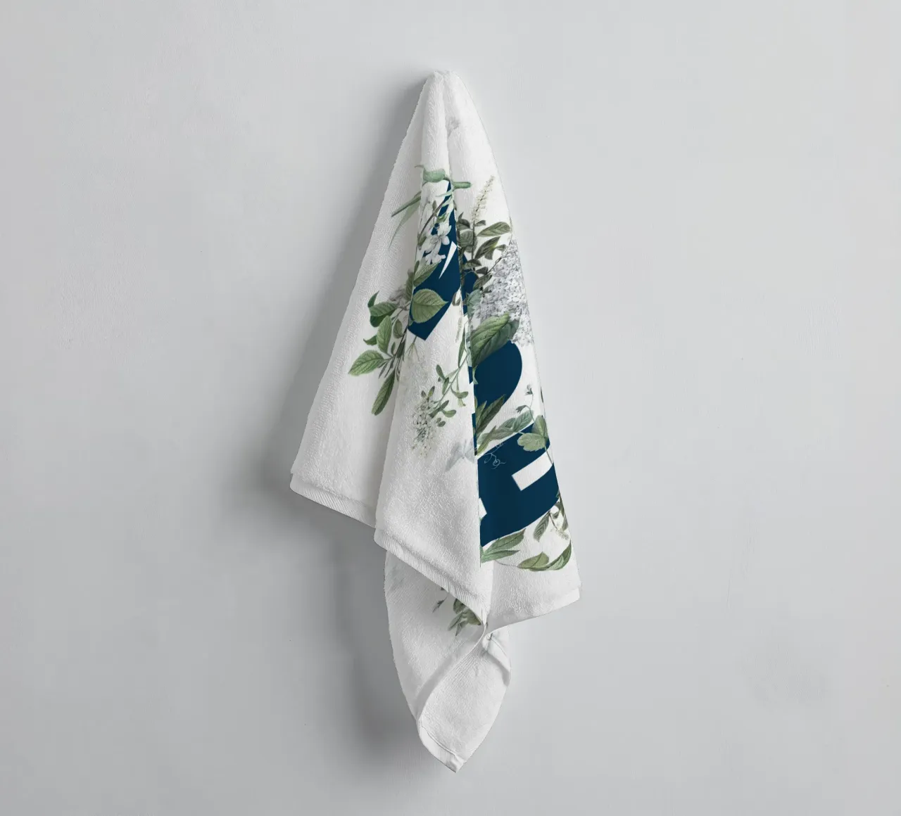 Hola Fiori e Insetti Blu Bianco asciugamano da bagno da Studio Frances M