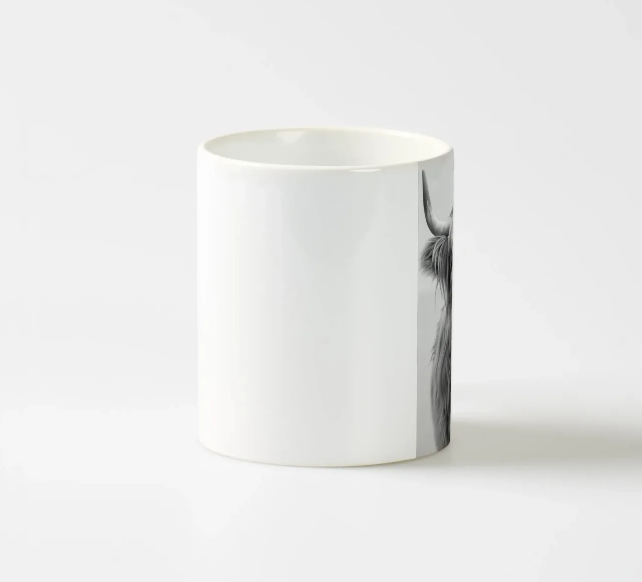 Schwarz-Weiß Portrait Hochlandrind Keramik Tasse von Autofocus
