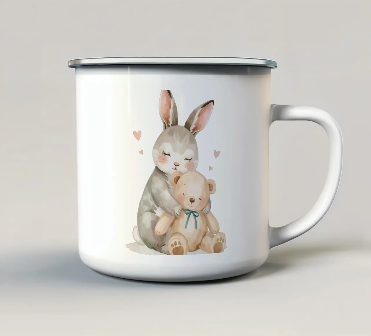 Coniglio che abbraccia l'orsacchiotto tazza in smalto da DesignDoodle