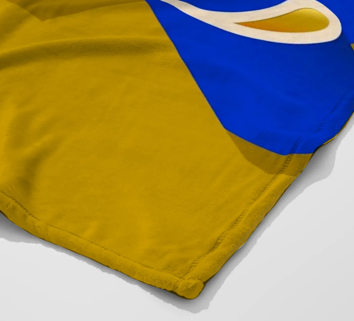 M letter script coperta in pile da Glettering