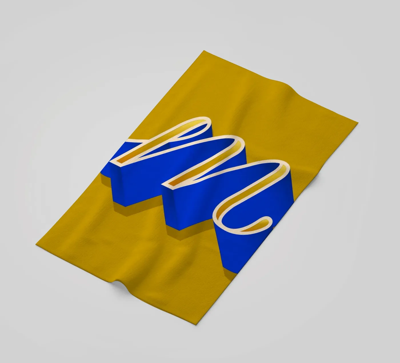 M letter script serviette de plage de Glettering