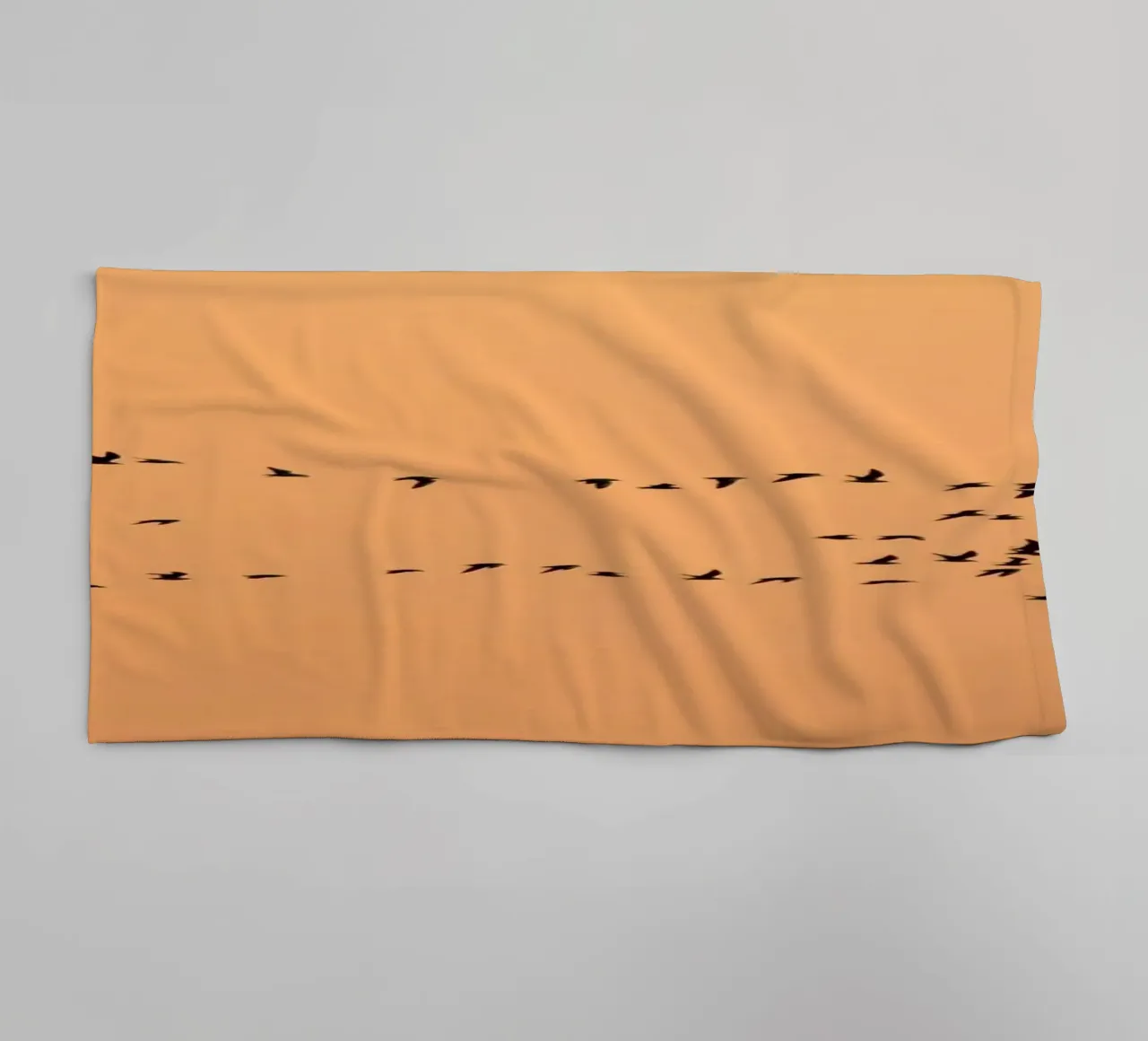 flock bird in shade asciugamano da bagno da marty