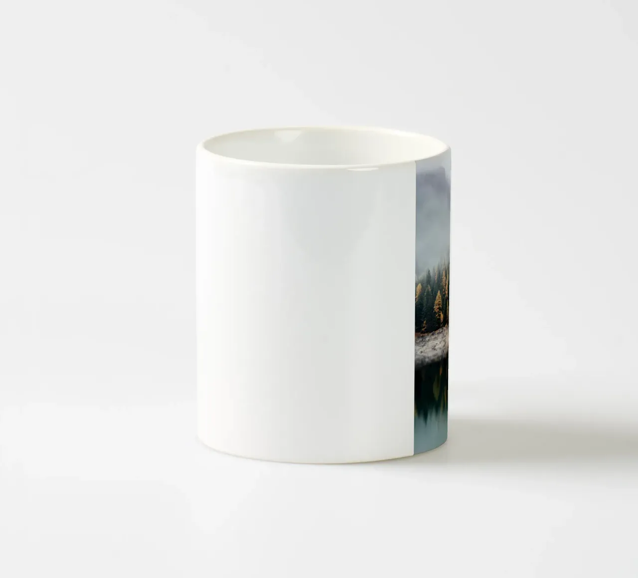reflect forest on lake tazza in ceramica da juli
