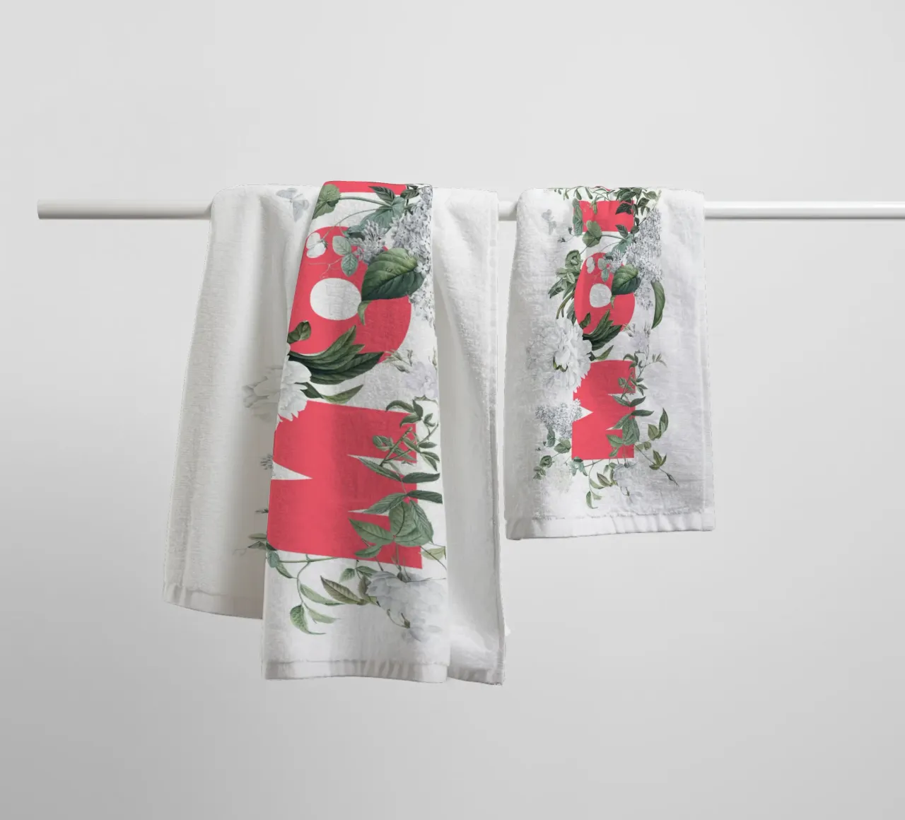 Moin Fiori e insetti Rosso Bianco asciugamano da bagno da Studio Frances M