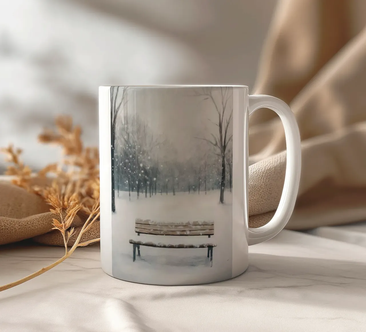 Panchina invernale in un tranquillo turbine di neve tazza in ceramica da Cozy Vibes