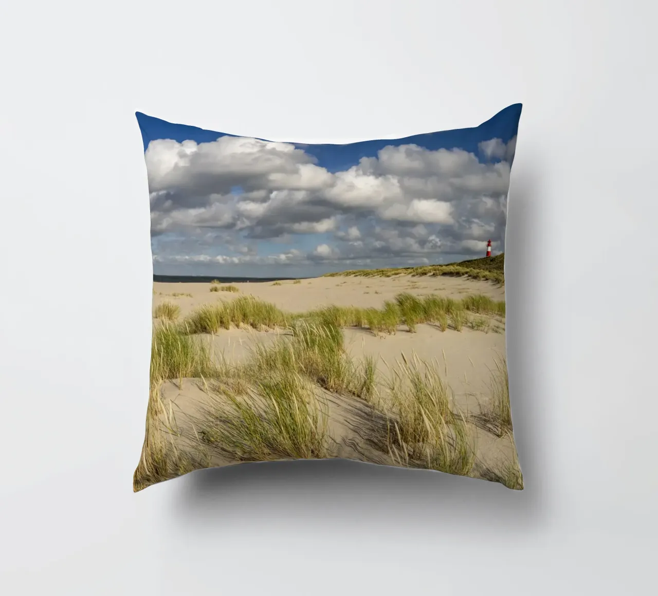 Strand und Leuchtturm List-Ost auf Sylt cuscino da Reisefotografie - Bilder aus aller Welt