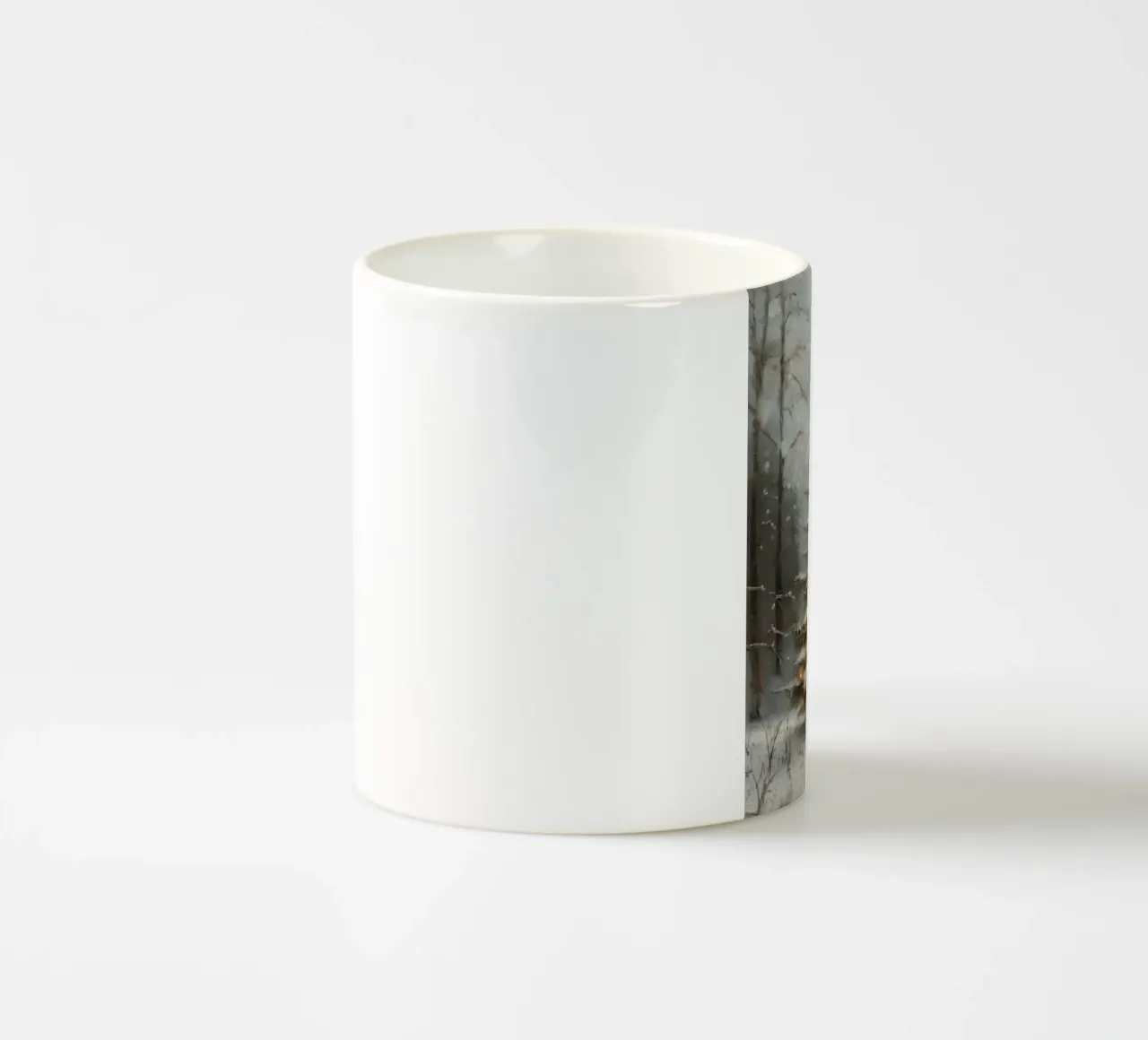 Albero di Natale innevato con luci nella foresta invernale tazza in ceramica da Cozy Vibes