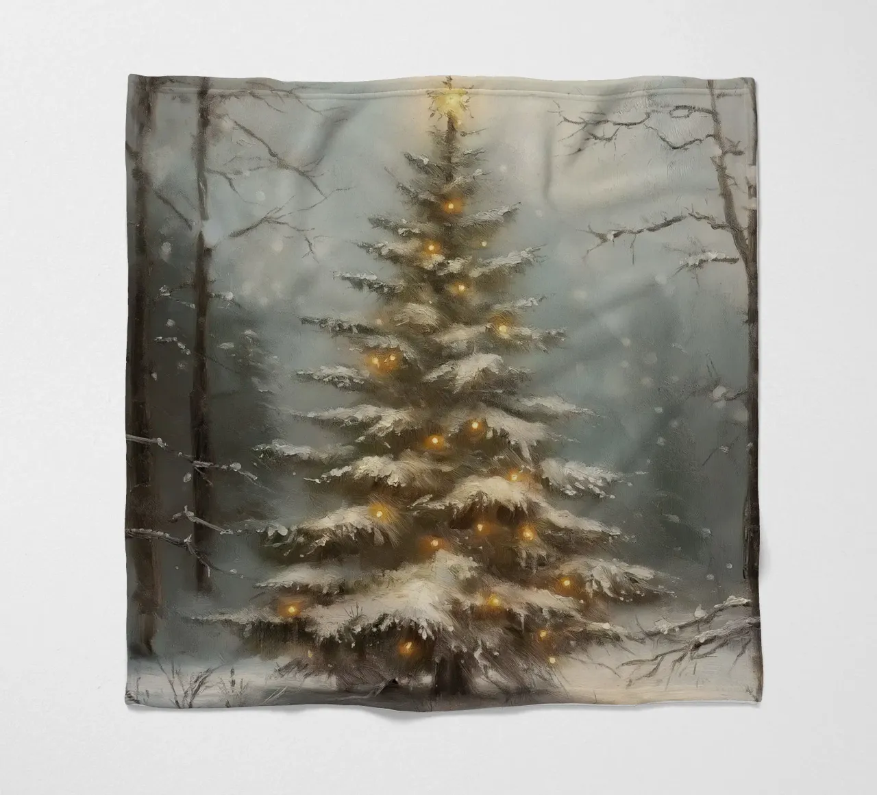 Albero di Natale innevato con luci nella foresta invernale coperta in pile da Cozy Vibes