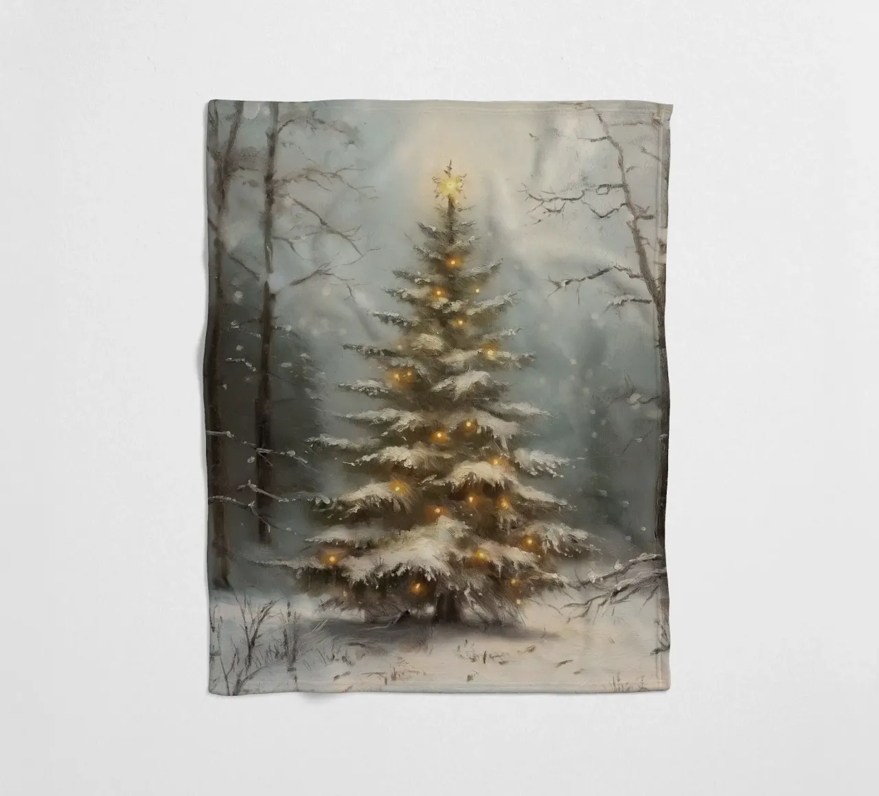 Albero di Natale innevato con luci nella foresta invernale coperta in pile da Cozy Vibes