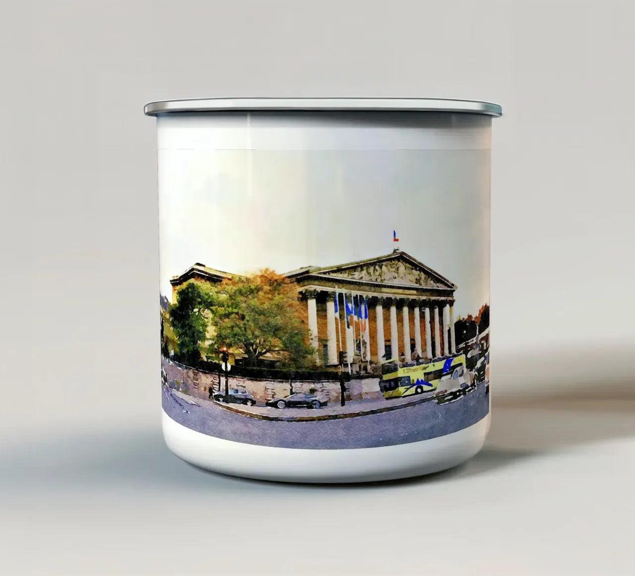 A Parigi tazza in smalto da Massimo Frascogna