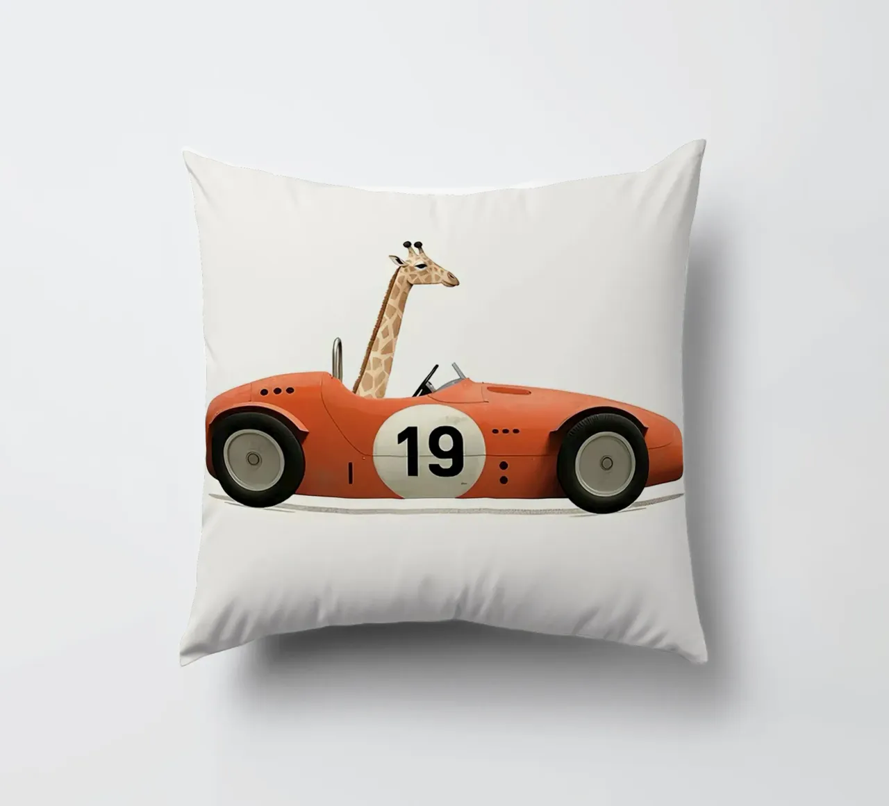 Giraffa in auto giocattolo cuscino da Emil Art Studio