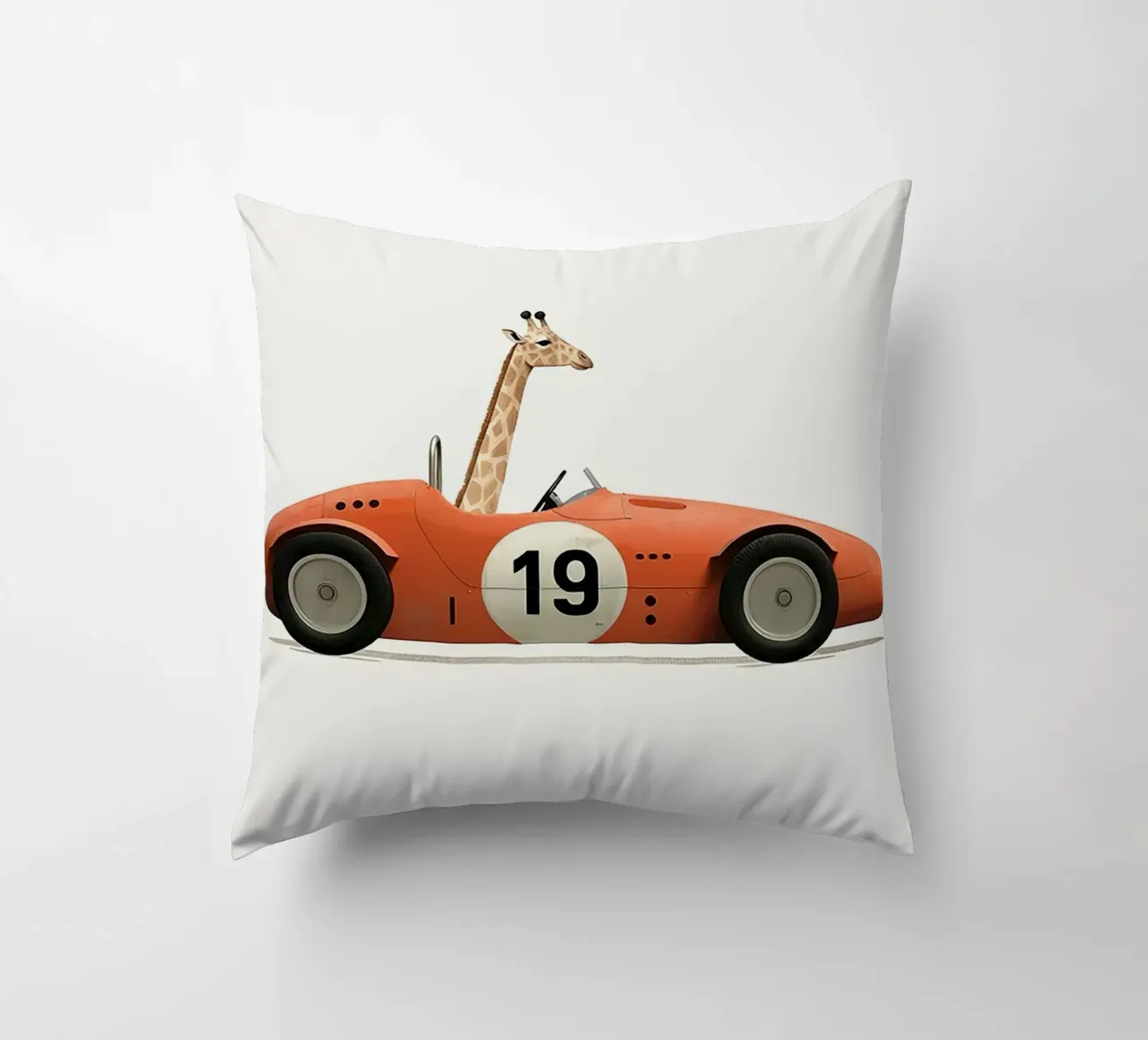 Giraffa in auto giocattolo cuscino da Emil Art Studio