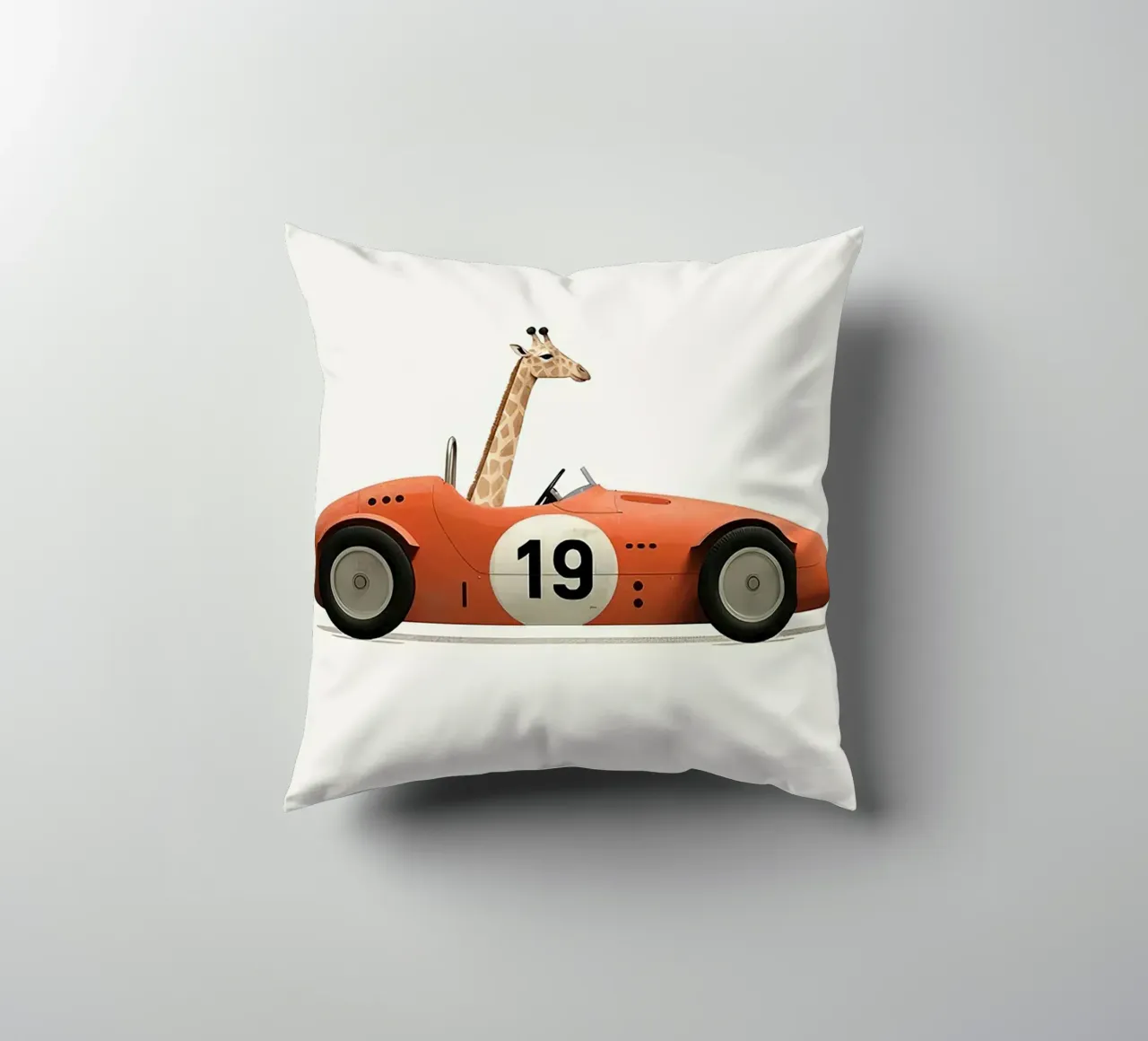 Giraffa in auto giocattolo cuscino da Emil Art Studio